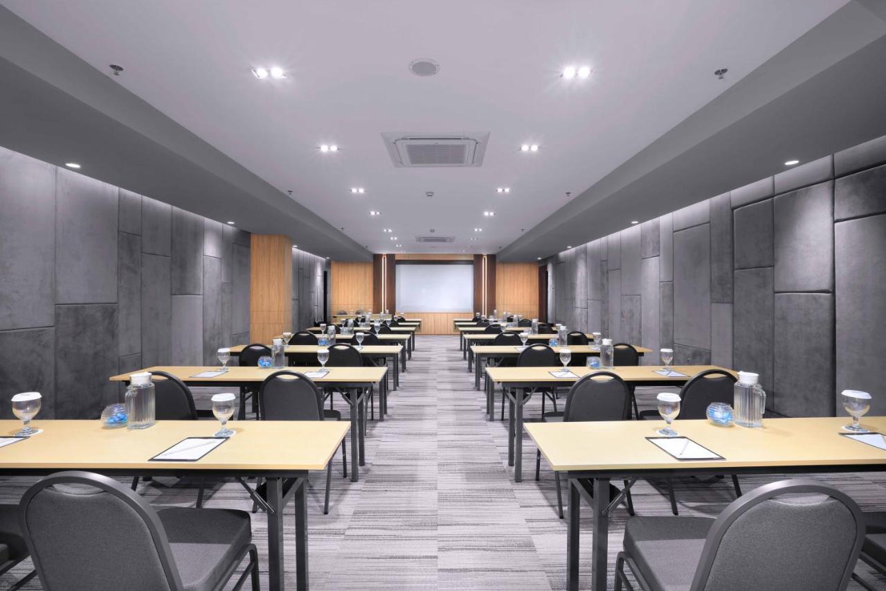 Neo Hotel Puri Indah Jakarta Exterior photo