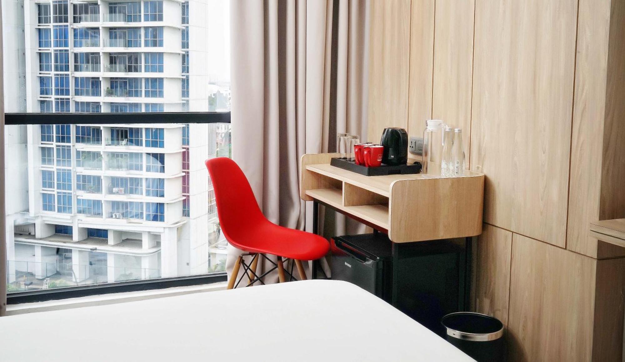 Neo Hotel Puri Indah Jakarta Exterior photo
